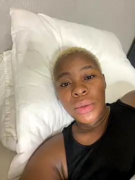 Snapshot of MiyaXo2 chatting on November 2025 11:59:02 PM MiyaXo2 online show from November 2025 11:59:02 PM