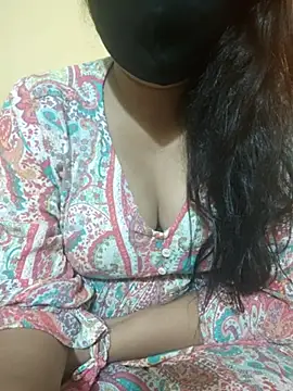 Snapshot of mouni499 chatting on April 2026 07:39:01 AM mouni499 online show from April 2026 07:39:01 AM