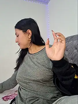 GISELLA   online show from March 2026 01:29:02 PM