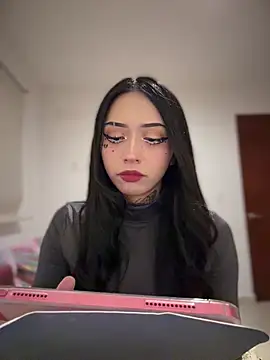 JIORYOvO online show from April 2026 03:13:02 AM