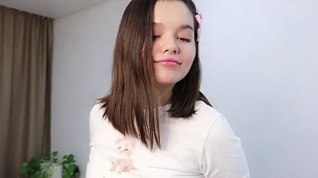 Snapshot of Xo_Laura chatting on November 2025 08:36:02 AM Xo Laura online show from November 2025 08:36:02 AM