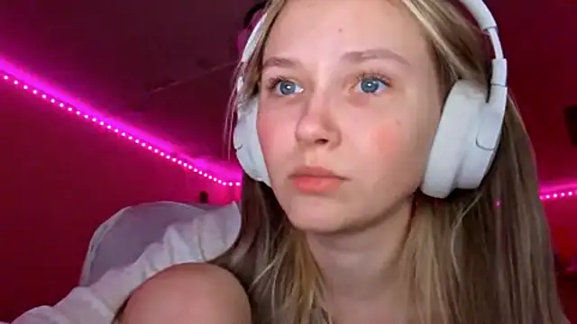 KarinRobertson online show from December 2025 05:19:02 PM