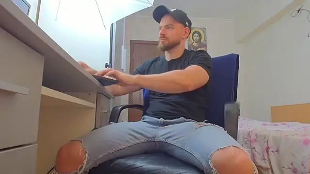 Snapshot of Ryanstone_ chatting on June 2026 06:16:02 AM Ryanstone online show from June 2026 06:16:02 AM