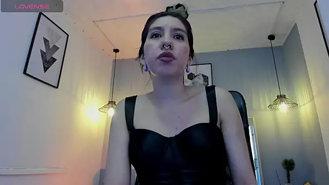 zoe-moreau online show from February 2026 07:20:01 PM