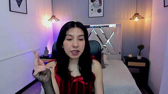 zoe-moreau online show from April 2026 07:18:02 PM