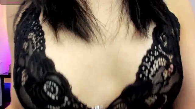 zoe-moreau online show from April 2026 07:40:02 PM