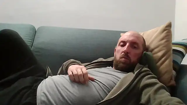 Snapshot of luca_beech88 chatting on April 2026 07:07:01 PM luca beech88 online show from April 2026 07:07:01 PM
