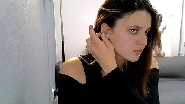 KiraHoney online show from November 2025 10:24:01 PM