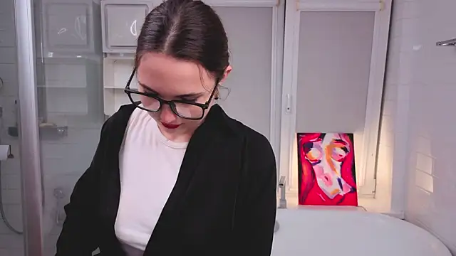 LeenaPuita online show from December 2025 06:26:01 PM