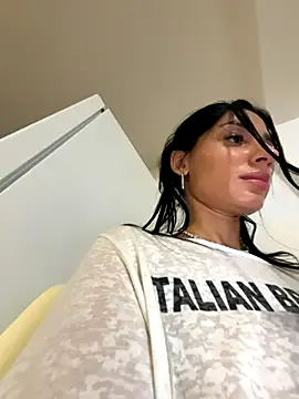 Snapshot of VickyM99 chatting on November 2025 03:22:01 PM VickyM99 online show from November 2025 03:22:01 PM