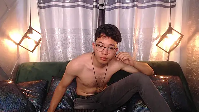 Snapshot of alexy_re chatting on November 2025 05:23:02 PM alexy re online show from November 2025 05:23:02 PM