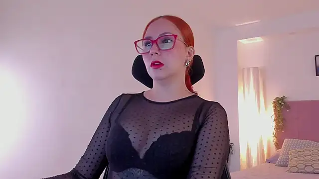 Snapshot of MistressErza chatting on June 2026 06:21:02 PM MistressErza online show from June 2026 06:21:02 PM