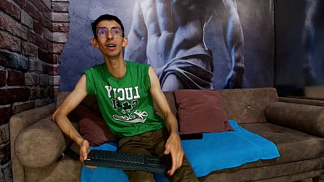 ZyroNight online show from November 2025 07:48:02 PM