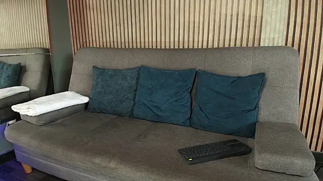 ZyroNight online show from November 2025 02:17:01 PM