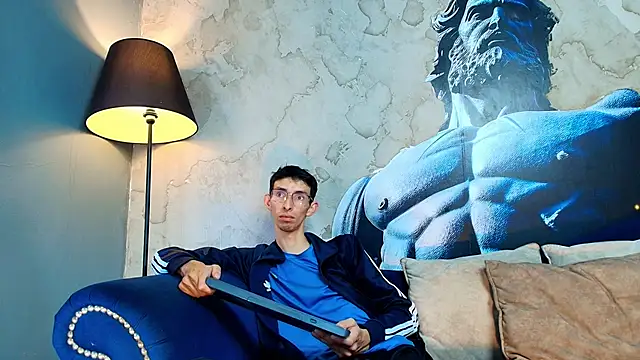 ZyroNight online show from December 2025 07:12:02 PM