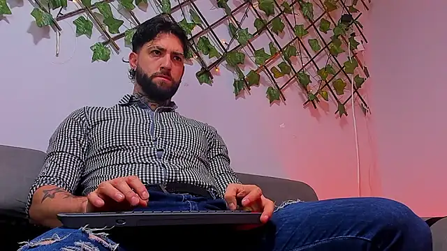 Supreme Alpha online show from January 2026 04:17:01 AM