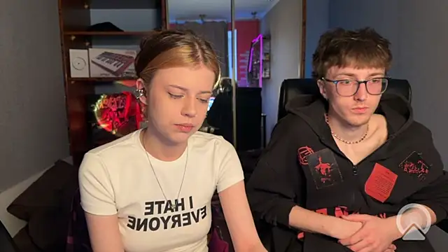 Snapshot of t_files_x chatting on April 2026 04:10:02 AM t files x online show from April 2026 04:10:02 AM