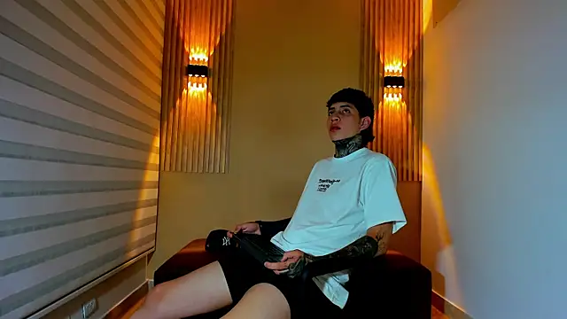 Snapshot of DANTE_ARMSTRONG chatting on November 2025 04:01:02 AM DANTE ARMSTRONG online show from November 2025 04:01:02 AM