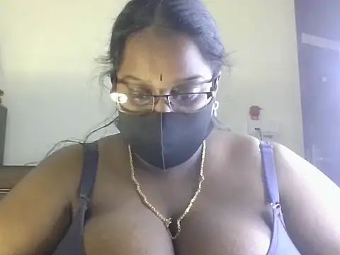 hootypriya online show from July 2026 11:40:01 PM