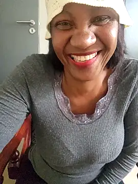 Snapshot of Mommy_Sienna chatting on April 2026 02:43:02 PM Mommy Sienna online show from April 2026 02:43:02 PM