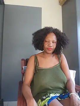 Snapshot of Mommy_Sienna chatting on May 2026 01:19:01 PM Mommy Sienna online show from May 2026 01:19:01 PM