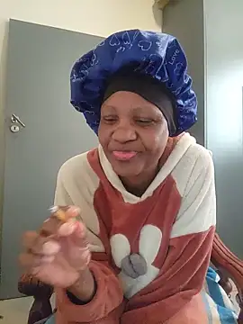 Snapshot of Mommy_Sienna chatting on June 2026 06:15:01 AM Mommy Sienna online show from June 2026 06:15:01 AM