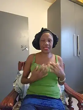 Snapshot of Mommy_Sienna chatting on June 2026 03:18:01 PM Mommy Sienna online show from June 2026 03:18:01 PM