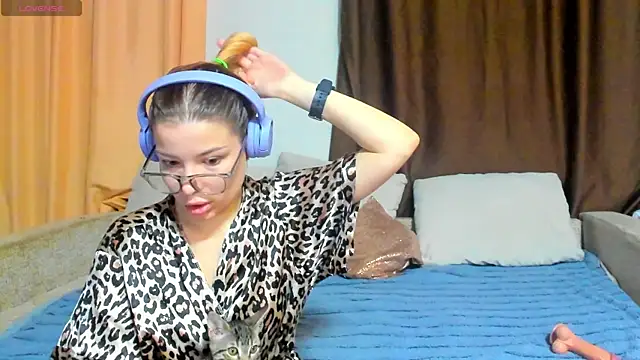 Eva purrr  online show from November 2025 01:09:02 AM