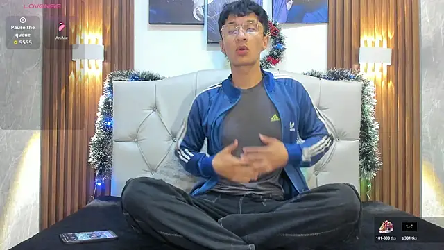 Elian Julian online show from November 2025 01:37:02 AM