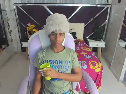 Santy bigcock 01 online show from November 2025 02:00:02 AM