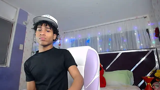 Snapshot of Santy_bigcock_01 chatting on May 2026 04:04:01 PM Santy bigcock 01 online show from May 2026 04:04:01 PM