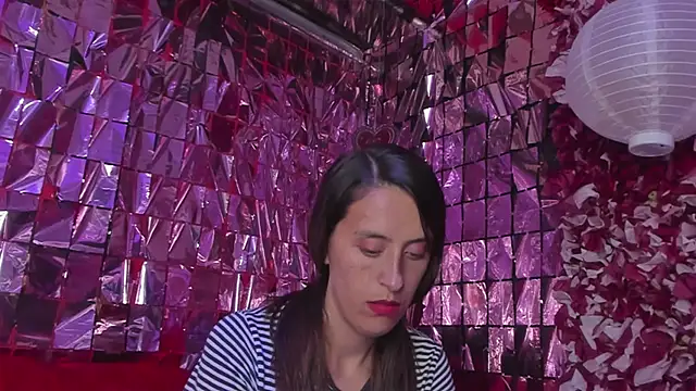 mia luna ed online show from November 2025 05:08:01 PM