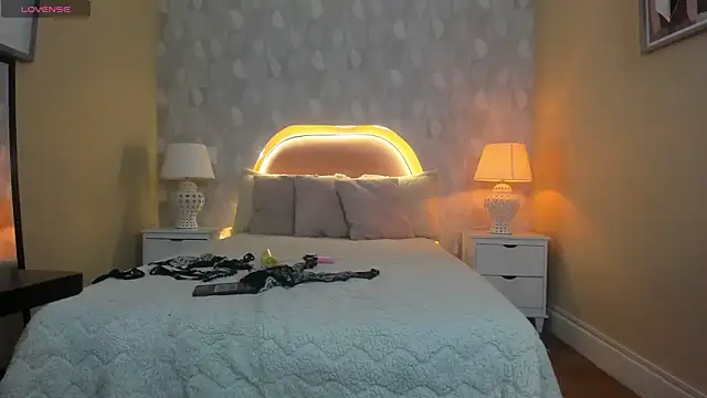 annie  20 online show from November 2025 12:23:02 PM