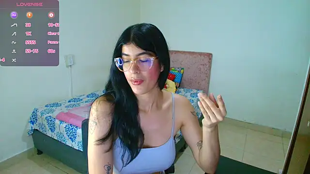 Snapshot of Kassandra_0304 chatting on May 2026 12:21:01 PM Kassandra 0304 online show from May 2026 12:21:01 PM