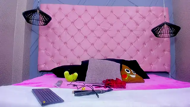 Mia Horney online show from December 2025 01:17:01 PM