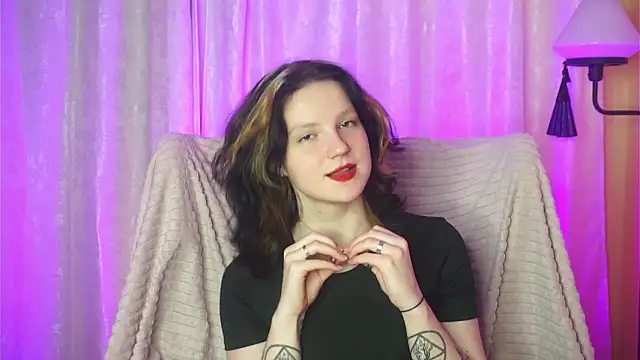 LatinaHuguenin online show from March 2026 07:09:01 PM