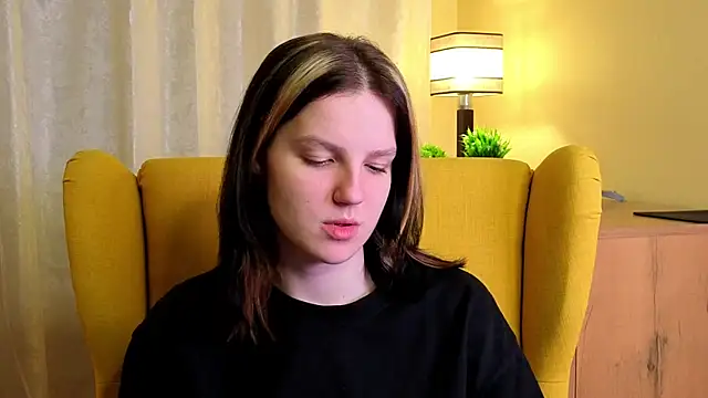 LatinaHuguenin online show from April 2026 09:08:02 PM