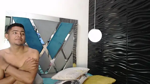 Naty And Maxx online show from December 2025 07:19:02 PM