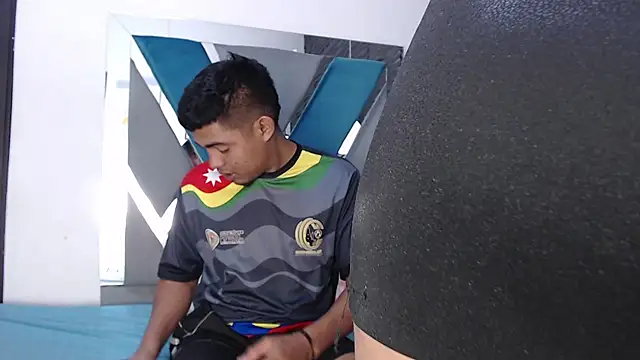 Naty And Maxx online show from December 2025 08:09:01 AM