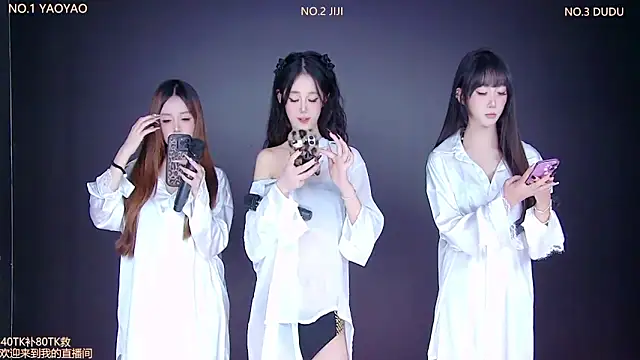 Snapshot of 88_Emeralds chatting on November 2025 09:15:02 PM 88 Emeralds online show from November 2025 09:15:02 PM