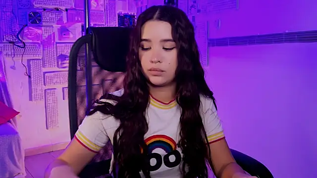 AnnaGarcias  online show from November 2025 01:01:02 PM