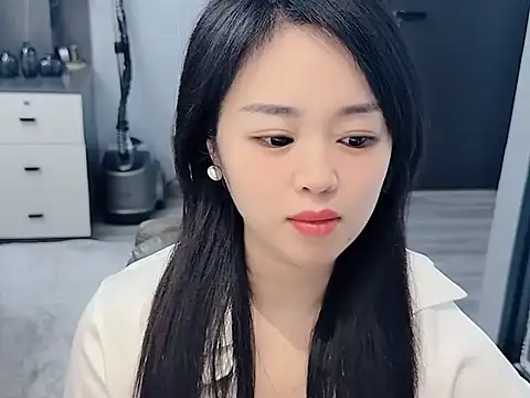 Lucky--Lucy online show from November 2025 04:00:02 AM