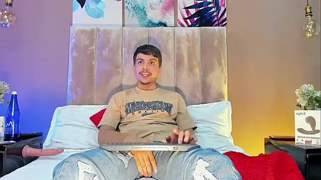 Snapshot of NicolasRey1 chatting on November 2025 03:45:01 AM NicolasRey1 online show from November 2025 03:45:01 AM