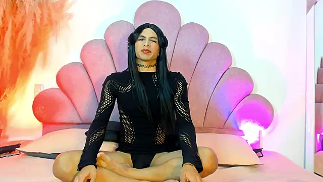 Dominique Rae online show from December 2025 02:44:02 PM