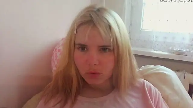 Snapshot of HornyElena chatting on May 2026 06:02:02 PM HornyElena online show from May 2026 06:02:02 PM