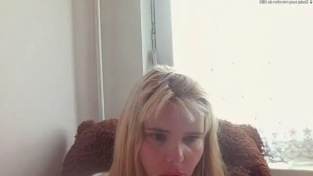 Snapshot of HornyElena chatting on May 2026 12:01:01 PM HornyElena online show from May 2026 12:01:01 PM