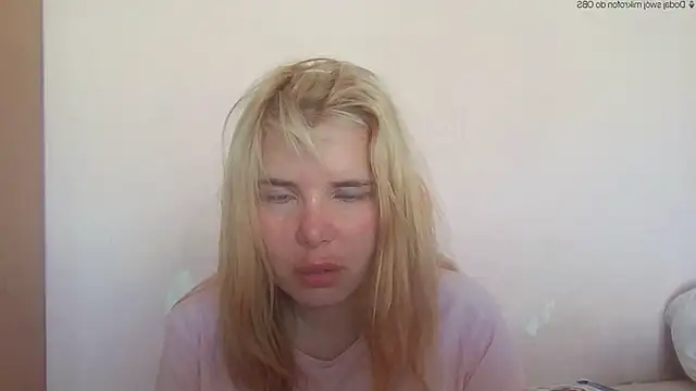 Snapshot of HornyElena chatting on May 2026 03:09:01 PM HornyElena online show from May 2026 03:09:01 PM