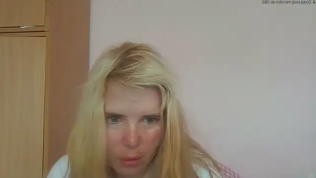 Snapshot of HornyElena chatting on May 2026 03:31:02 PM HornyElena online show from May 2026 03:31:02 PM
