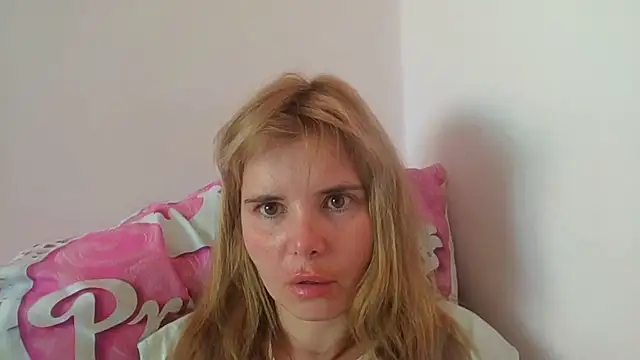 Snapshot of HornyElena chatting on July 2026 02:14:01 PM HornyElena online show from July 2026 02:14:01 PM