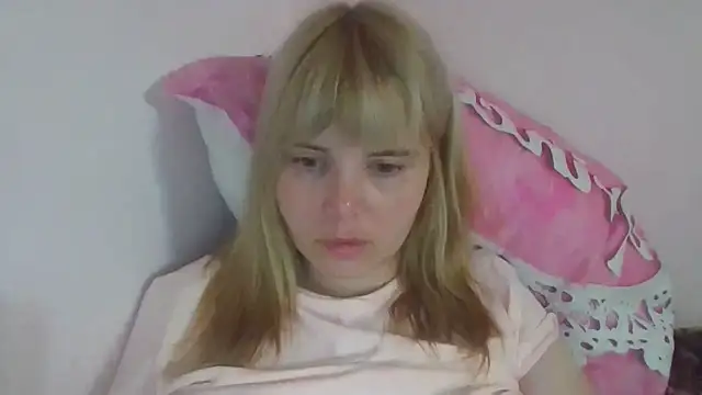 Snapshot of HornyElena chatting on July 2026 08:18:01 PM HornyElena online show from July 2026 08:18:01 PM